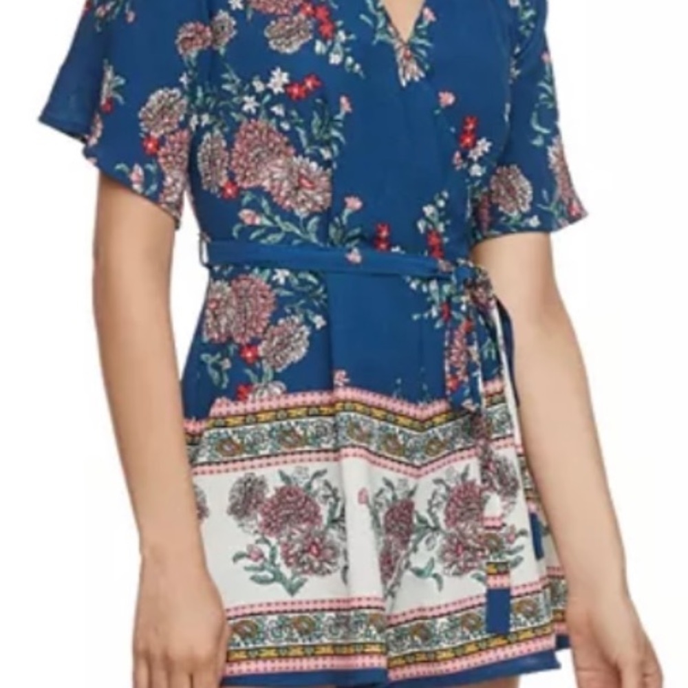 NWOT-THREE PINK HEARTS FLORAL ROMPER SIZE MEDIUM